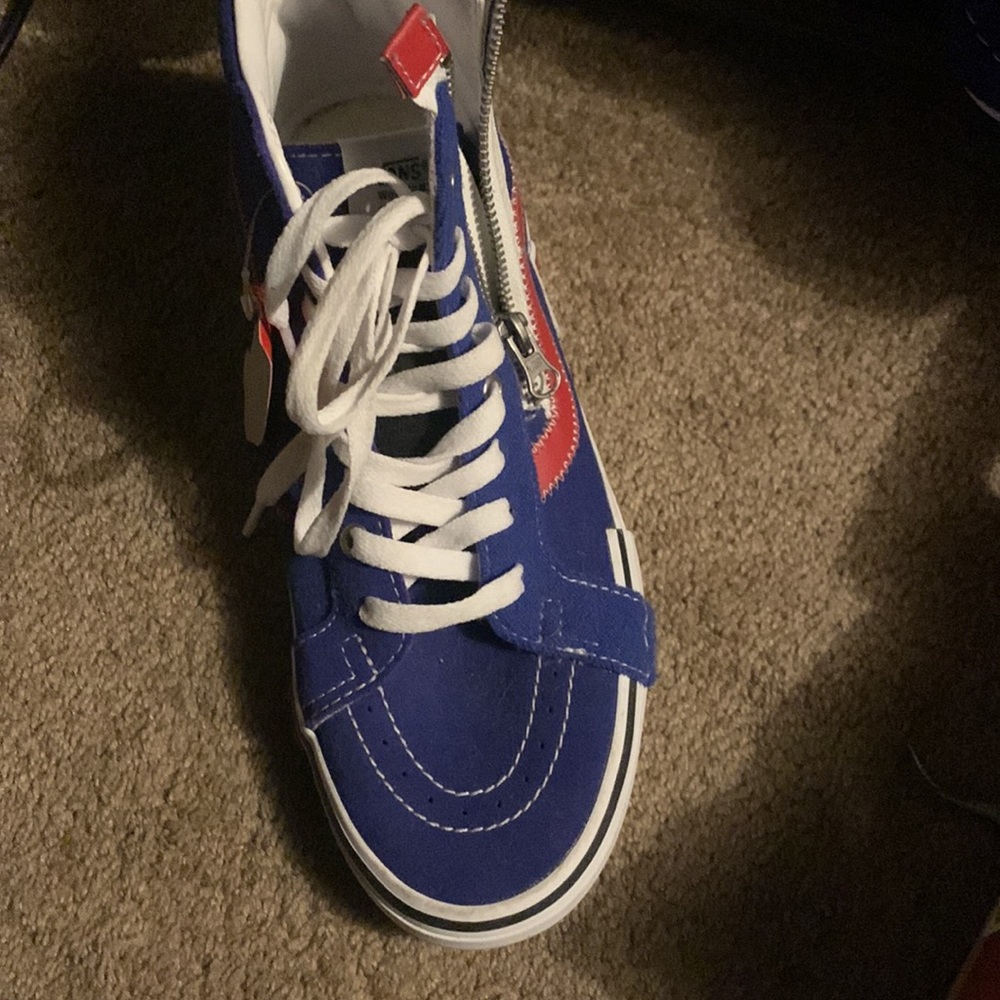 Vans - Picture 2 of 4